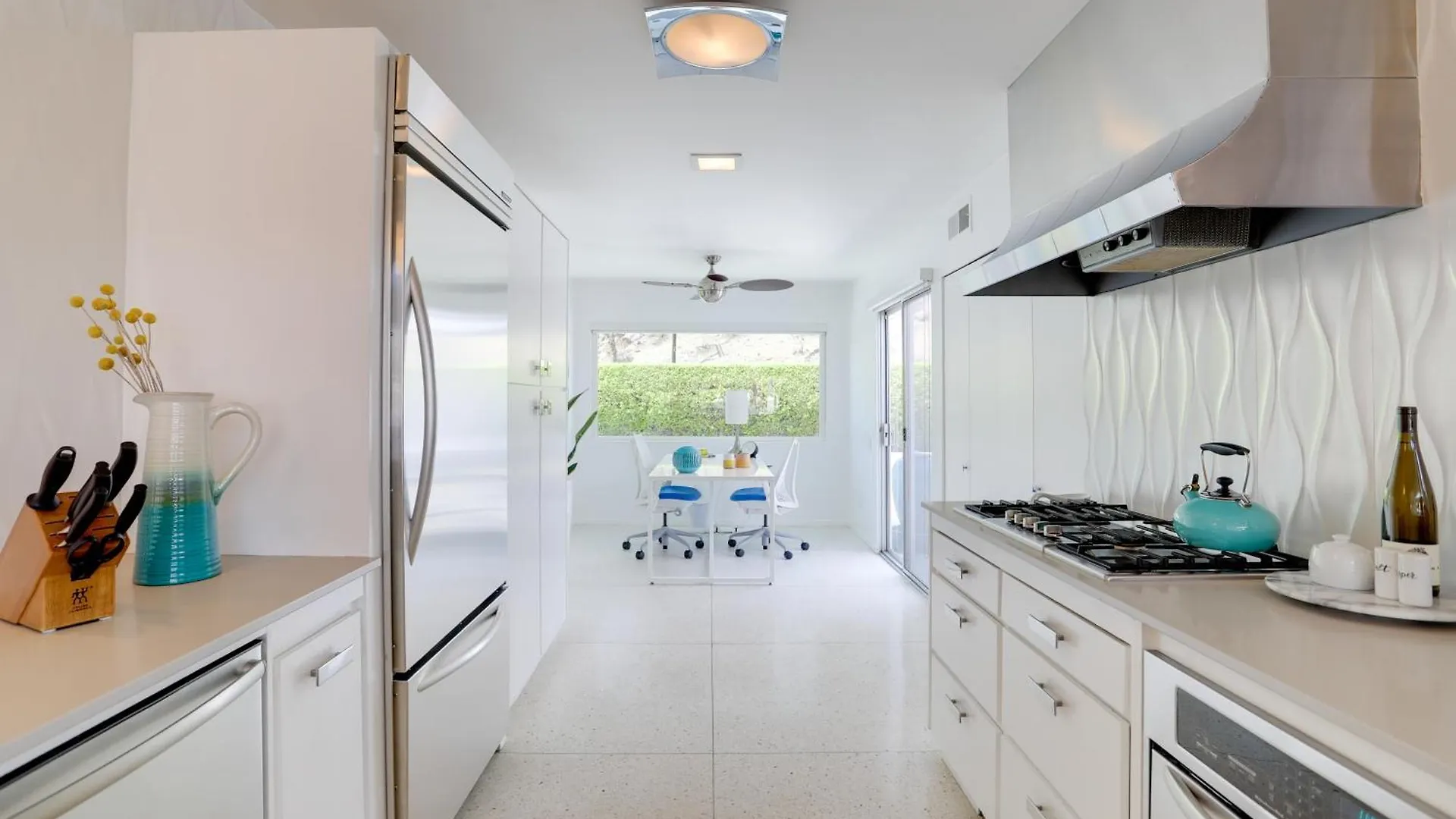 Palm Springs Condo With Pool Access, Mountain Views!