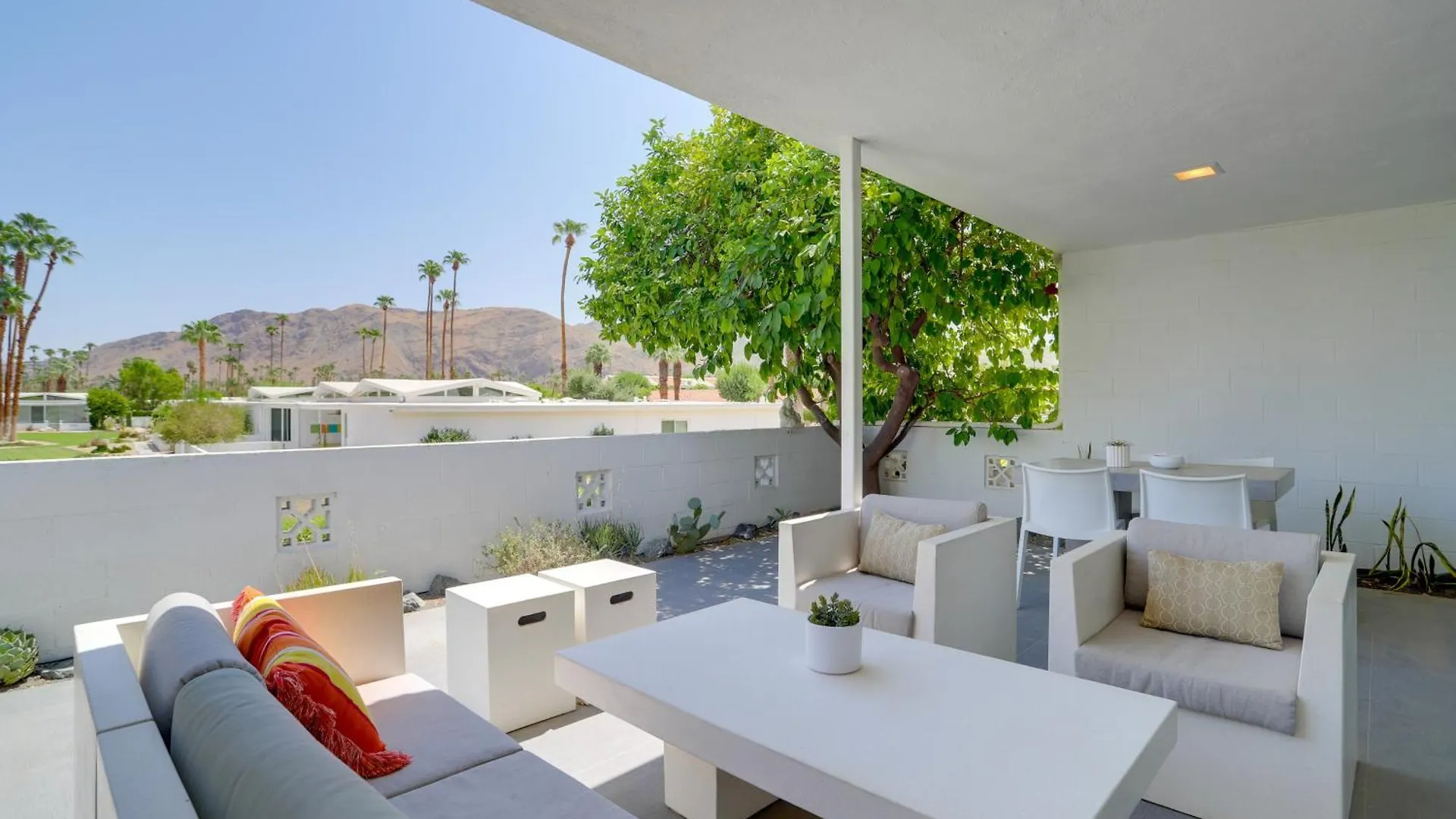 公寓 Palm Springs Condo With Pool Access, Mountain Views!